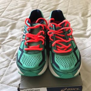 ASICS Gel Foundation 12 Shoes Worn Once Size 7